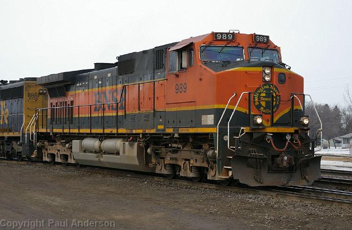 BNSF 989 - Dash 9-44CW.jpg